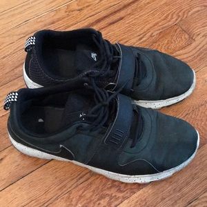 Black and dark green Nike sneakers size 10.5